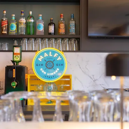 - The Niu, Blade By Ihg מלון