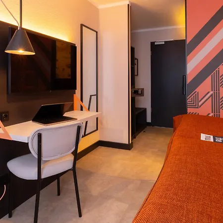 Hotel - The Niu, Blade By Ihg 4*