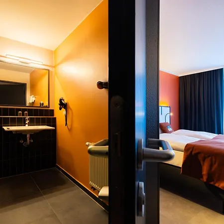 - The Niu, Blade By Ihg 4*