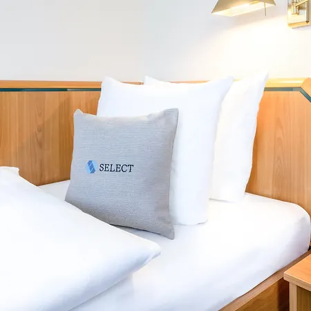 - The Niu, Blade By Ihg