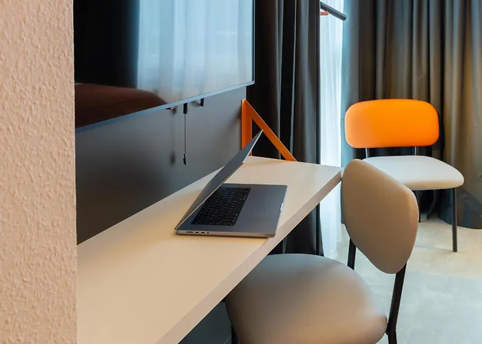 - The Niu, Blade By Ihg