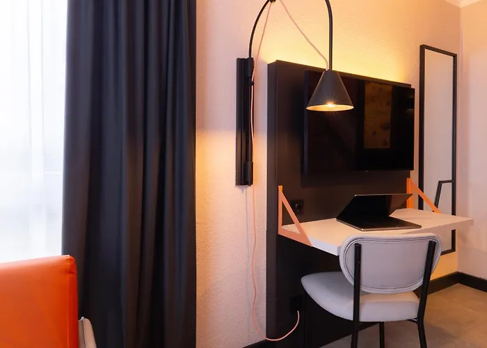 - The Niu, Blade By Ihg